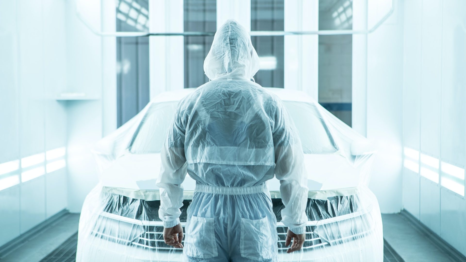 a-man-in-overalls-is-about-to-paint-a-car-everything-is-white-in-the-picture--e1635736214749