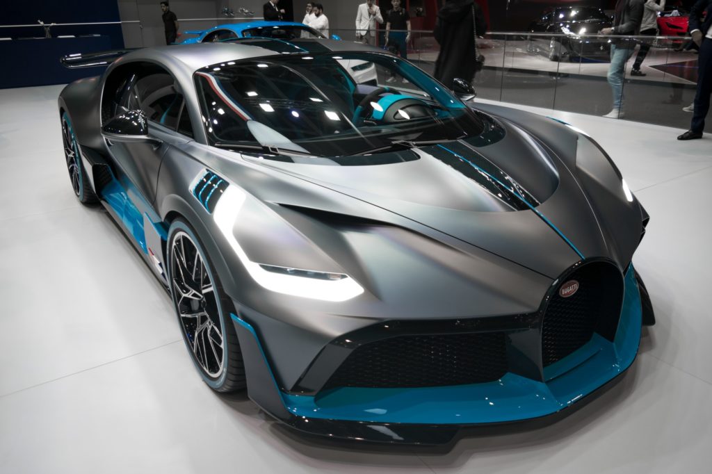 bugatti-divo-brand-new-2020-mid-engine-track-sports-car-dubai-motor-show-1024x682